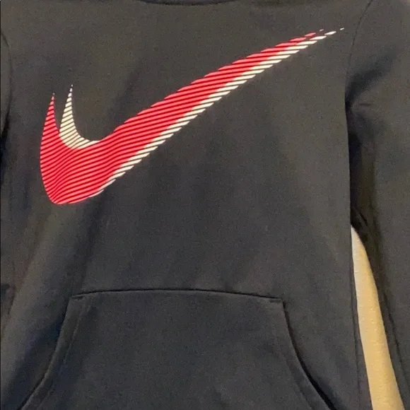 Nike Dri Fit Black Kangaroo Pockets Girls Hoodie - Picture 2 of 9
